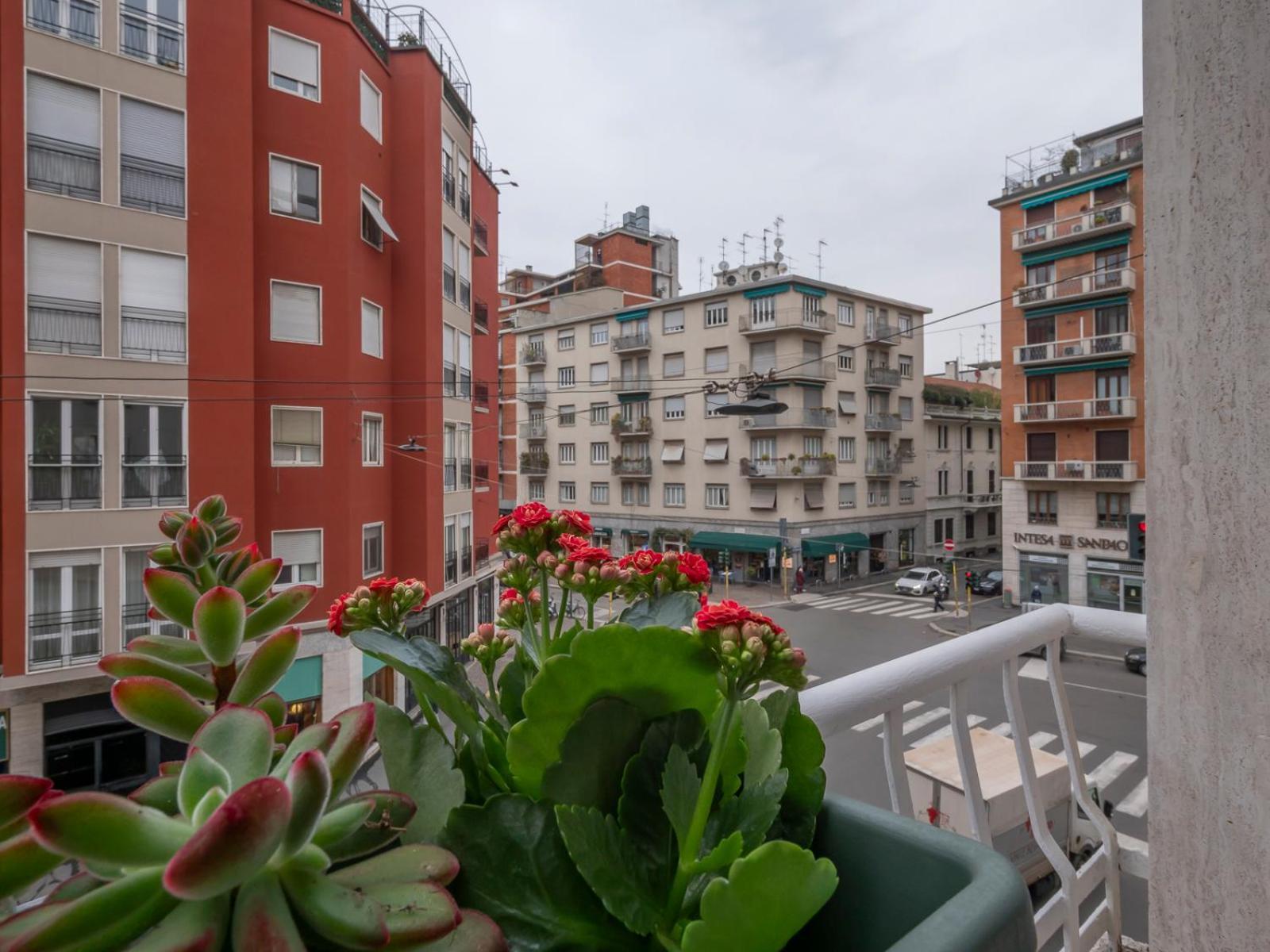Spacious 2bdr With Balcony Arco-sempione Area, By Rentopolis Appartement