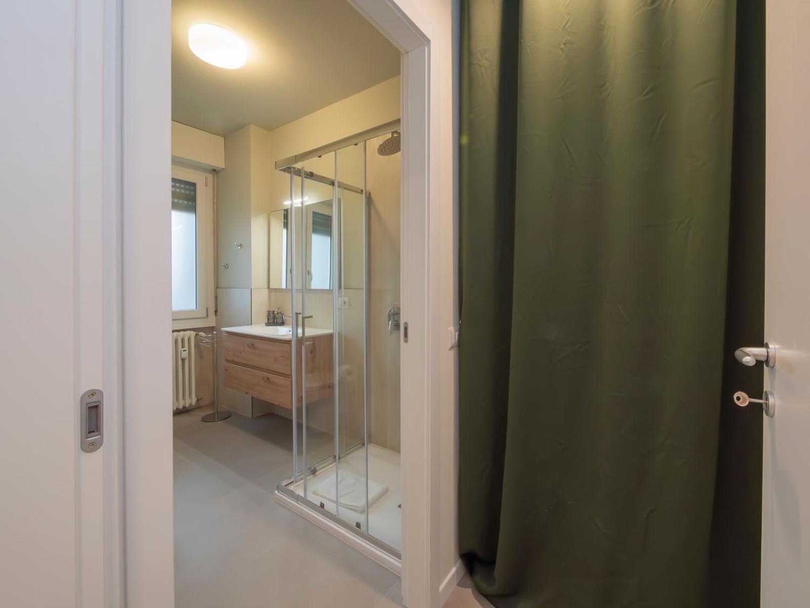 Spacious 2bdr With Balcony Arco-sempione Area, By Rentopolis Appartement