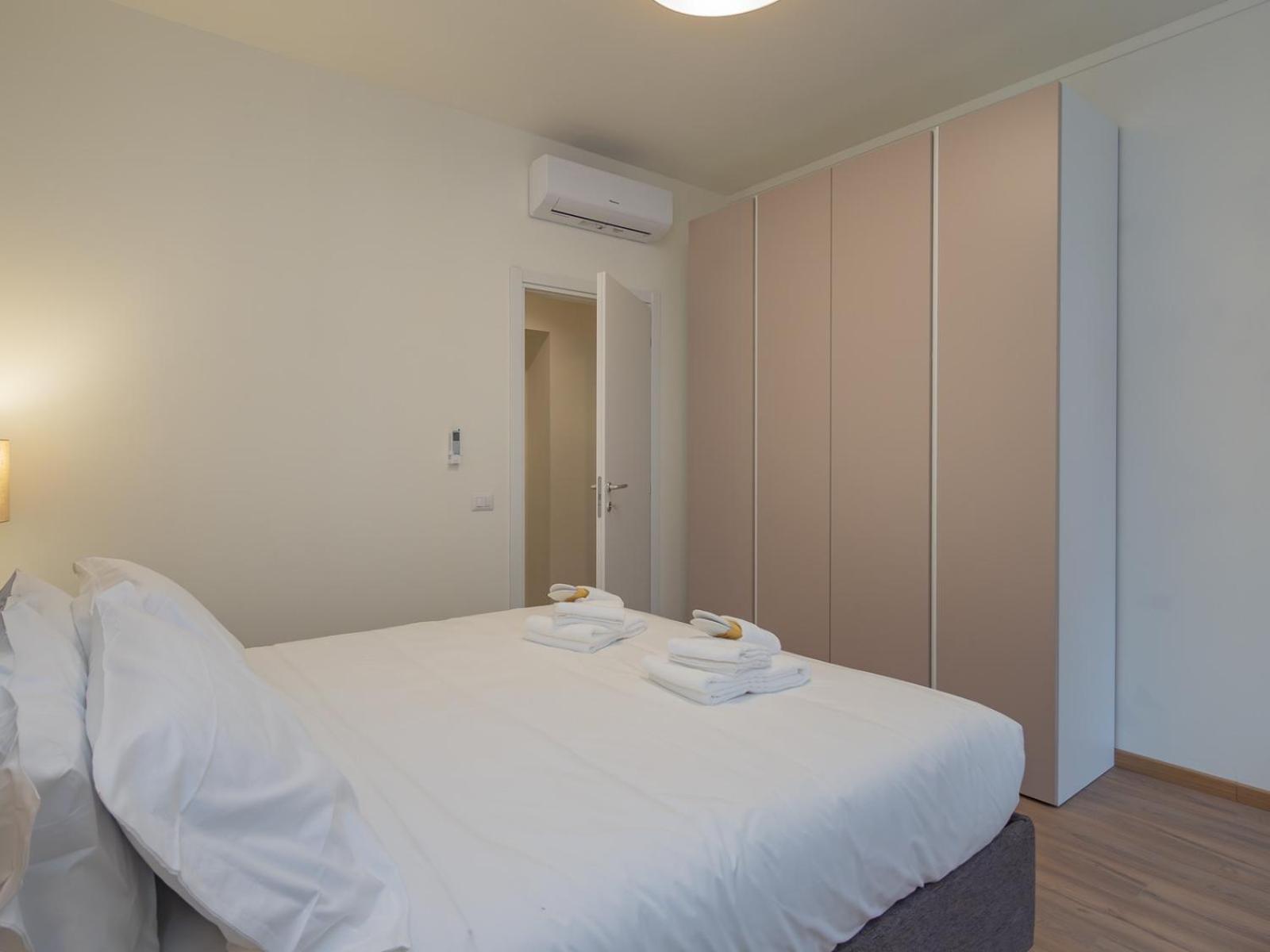 Spacious 2bdr With Balcony Arco-sempione Area, By Rentopolis Appartement