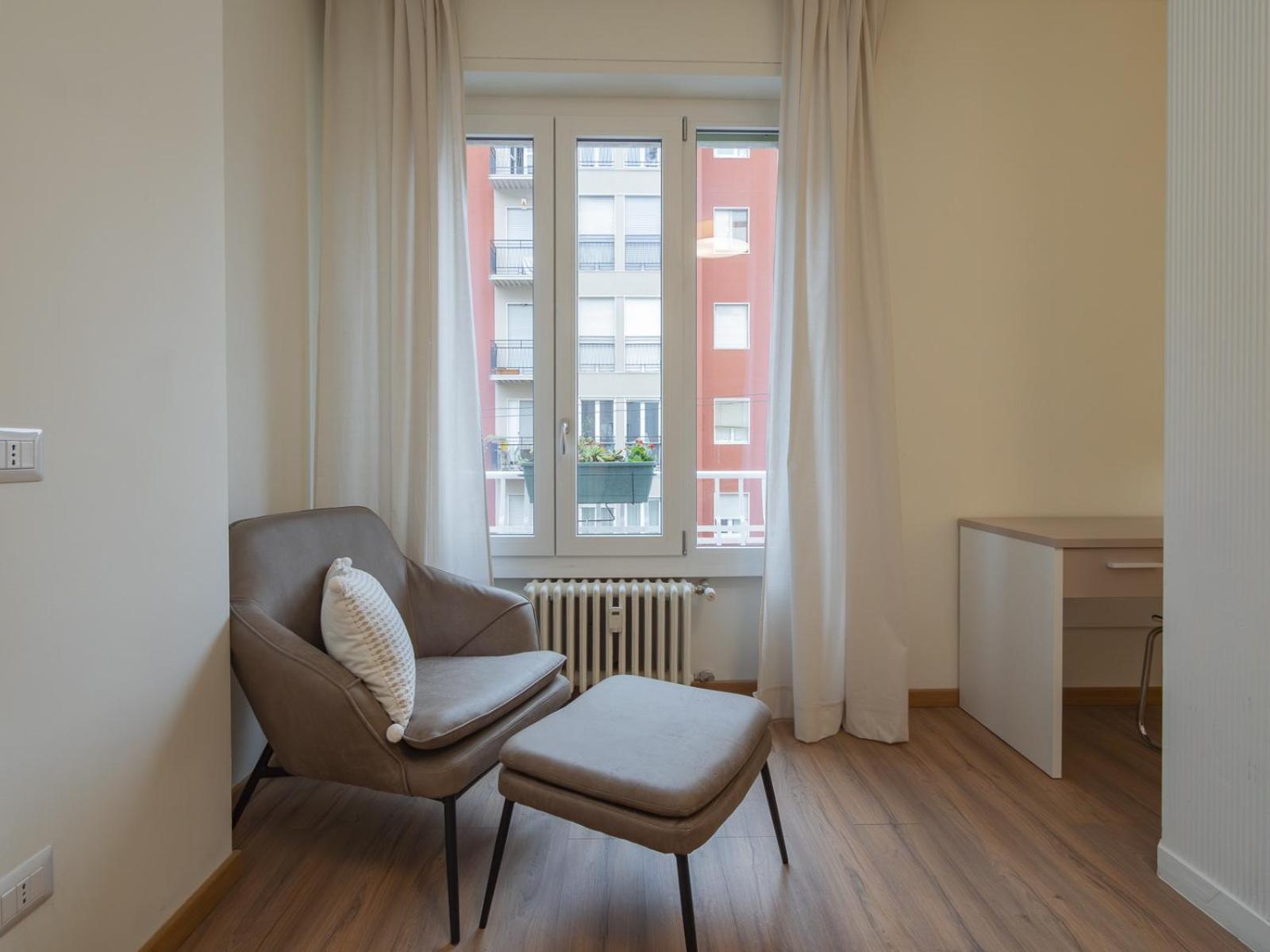 Spacious 2bdr With Balcony Arco-sempione Area, By Rentopolis Appartement Milan