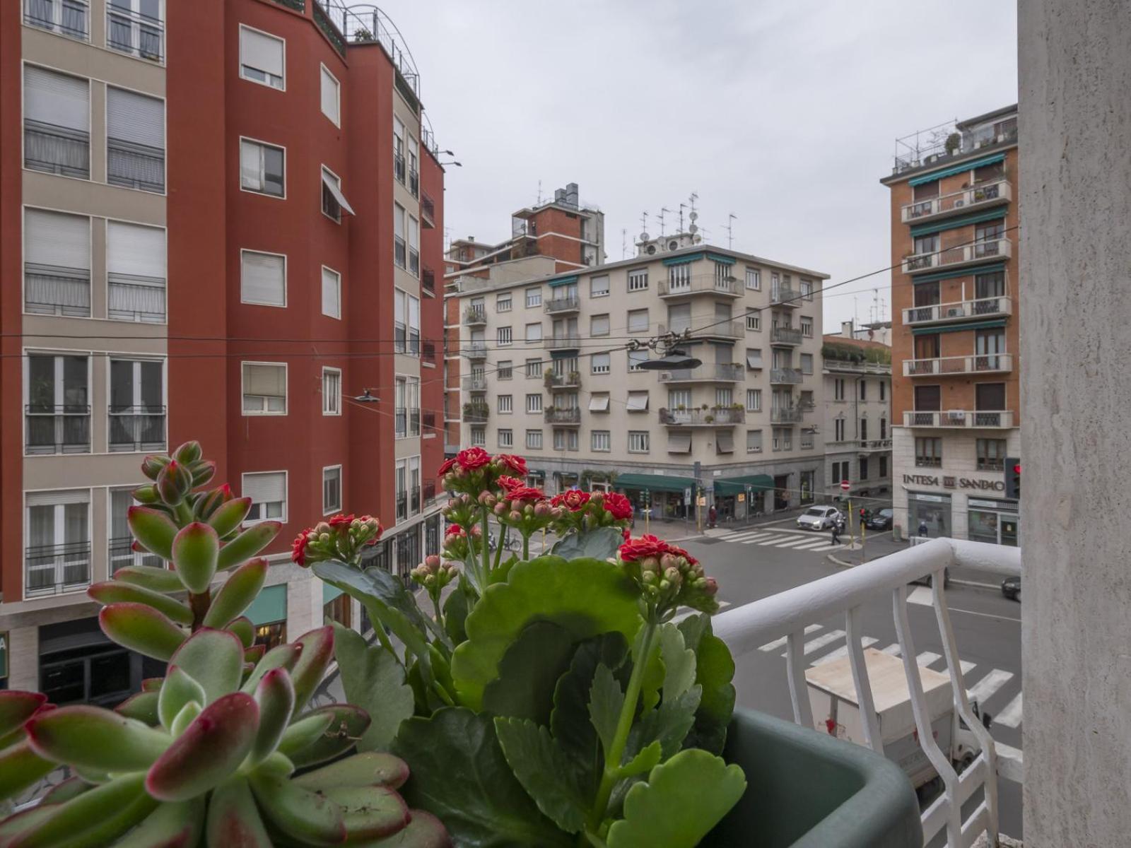 Spacious 2bdr With Balcony Arco-sempione Area, By Rentopolis Appartement